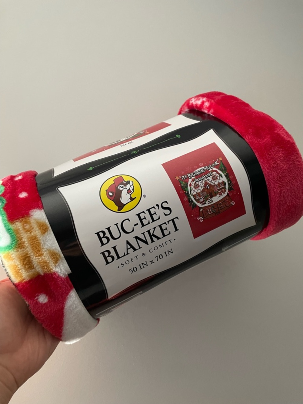 Buc-ee's Plush Holiday Blanket 2023 It’s Beginning to look a lot like Buc-ee’s